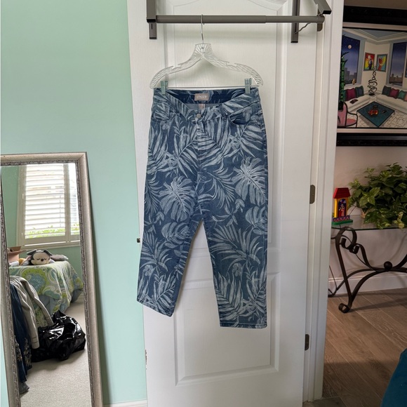 Chico's Denim Blue Leaf Pattern Capri - Picture 1 of 4